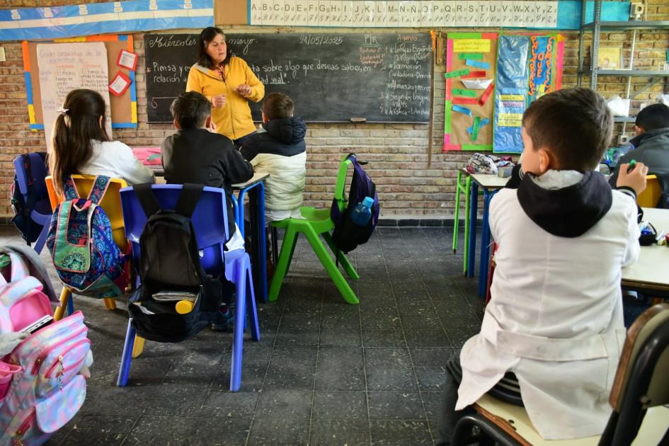 Vialidad dicta charlas sobre seguridad vial en Escuela 120 Los Cerrillos Vialidad dicta charlas sobre seguridad vial en Escuela 120 Los Cerrillos