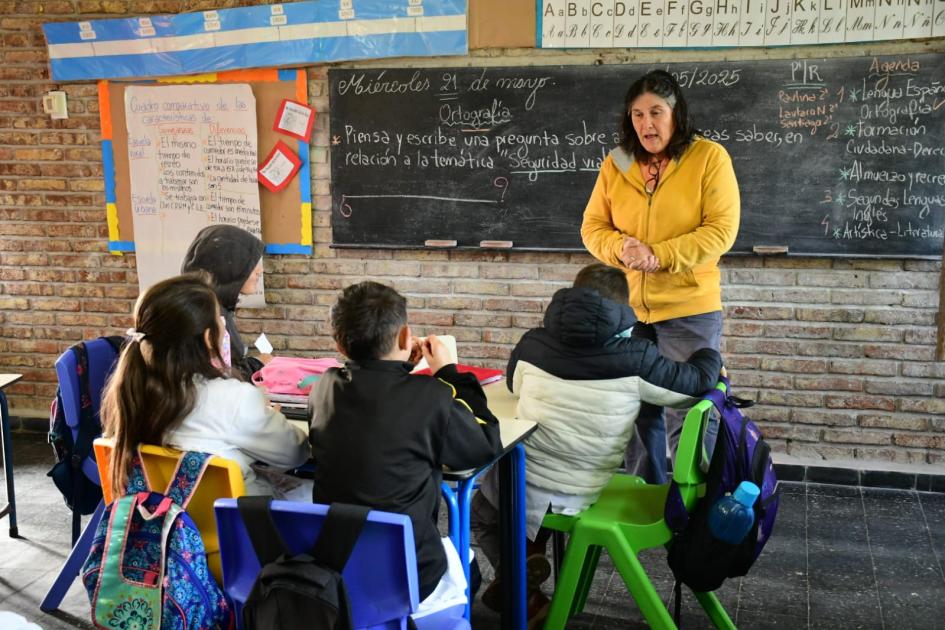 Vialidad dicta charlas sobre seguridad vial en Escuela 120 Los Cerrillos Vialidad dicta charlas sobre seguridad vial en Escuela 120 Los Cerrillos