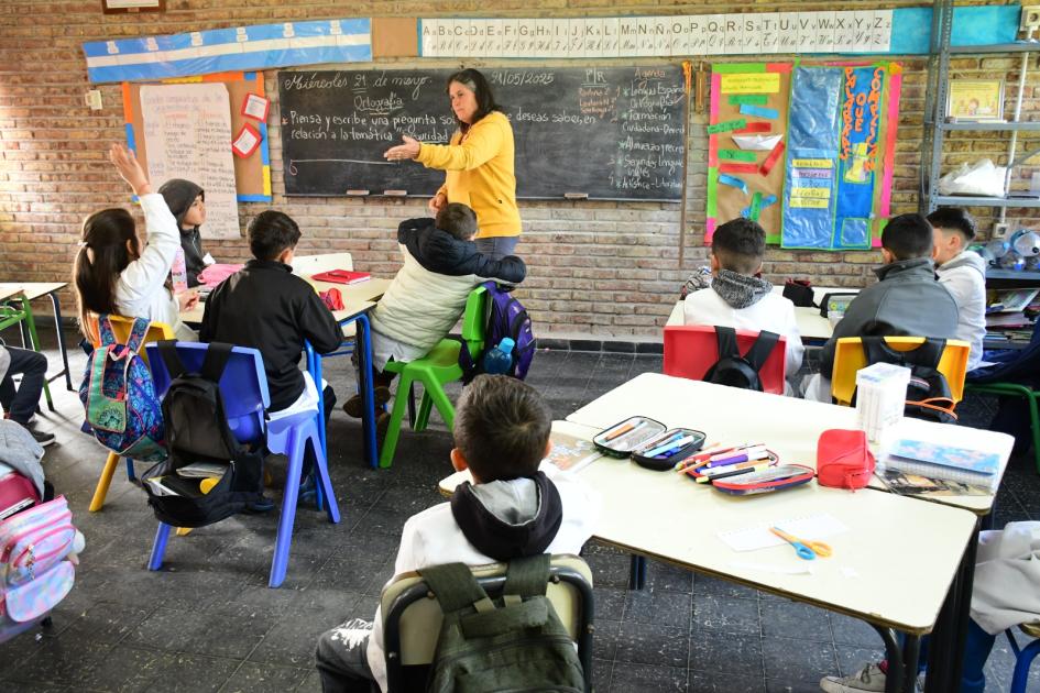 Vialidad dicta charlas sobre seguridad vial en Escuela 120 Los Cerrillos Vialidad dicta charlas sobre seguridad vial en Escuela 120 Los Cerrillos