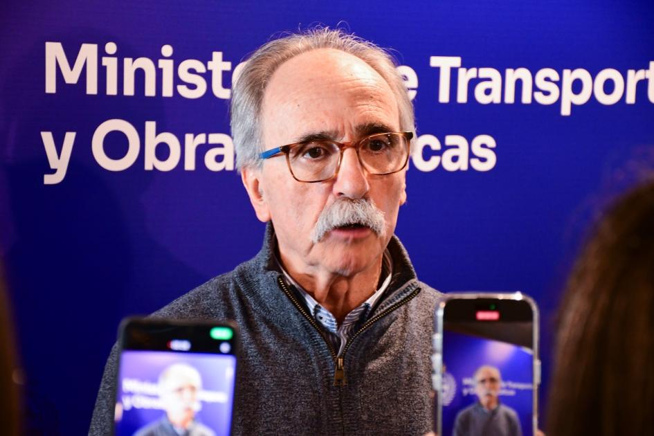 Intercambio con representantes de sindicatos del transporte y autoridades del MTOP Intercambio con representantes de sindicatos del transporte y autoridades del MTOP