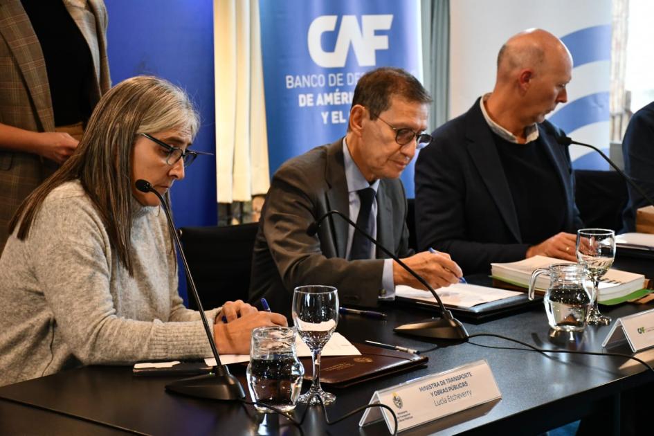 Firma de convenio entre MTOP, CAF y CND Firma de convenio entre MTOP, CAF y CND