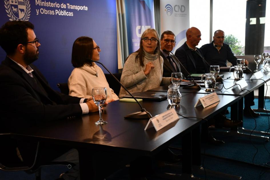 Firma de convenio entre MTOP, CAF y CND Firma de convenio entre MTOP, CAF y CND