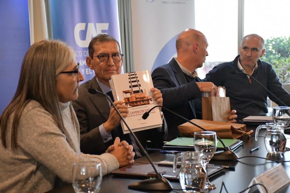 Firma de convenio entre MTOP, CAF y CND Firma de convenio entre MTOP, CAF y CND