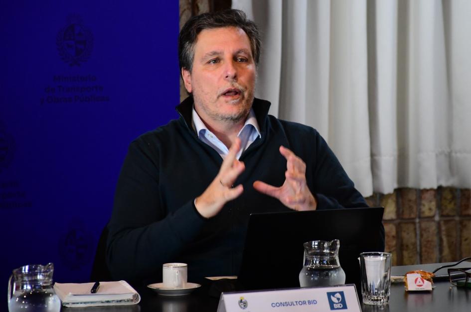 Encuentro entre autoridades del MTOP e intendentes electos de Montevideo y Canelones por transporte Encuentro entre autoridades del MTOP e intendentes electos de Montevideo y Canelones por transporte