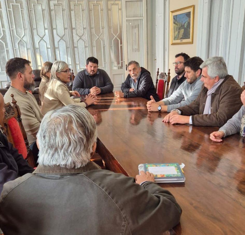 Primer encuentro entre las autoridades del MTOP y trabajadores de las regionales en Paysandú y Río N