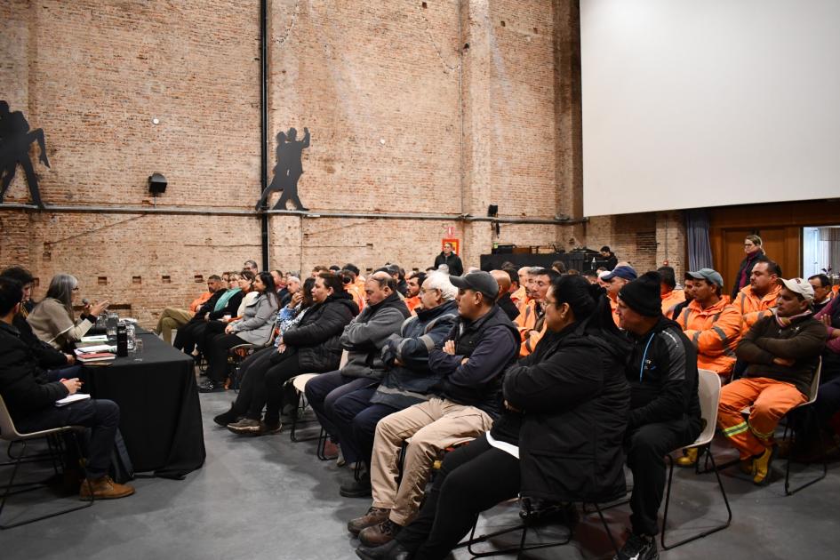 Primer encuentro entre las autoridades del MTOP y trabajadores de las regionales en Paysandú y Río N