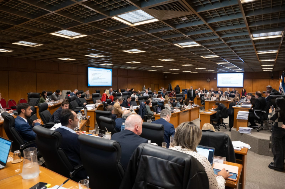 Fotos del "Departamento de Fotografía del Parlamento del Uruguay"