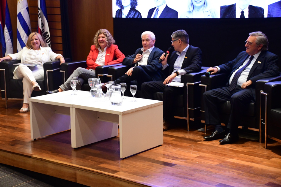 INALOG celebró 15 años consolidando la articulación público-privada del sector logístico Primer panel sobre “Una mirada a la trayectoria”