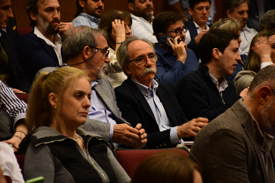 INALOG celebró 15 años consolidando la articulación público-privada del sector logístico El director de Transporte, Felipe Martín, en la actividad