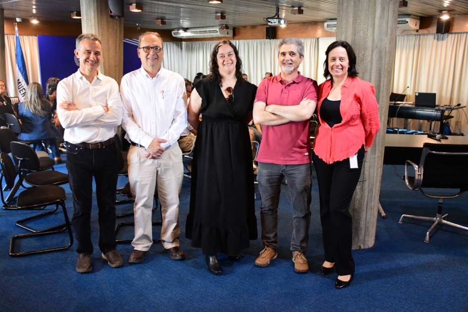 Estudiantes de Salto ganaron la 8ª edición del concurso gvSIG Batoví Autoridades en actividad de cierre