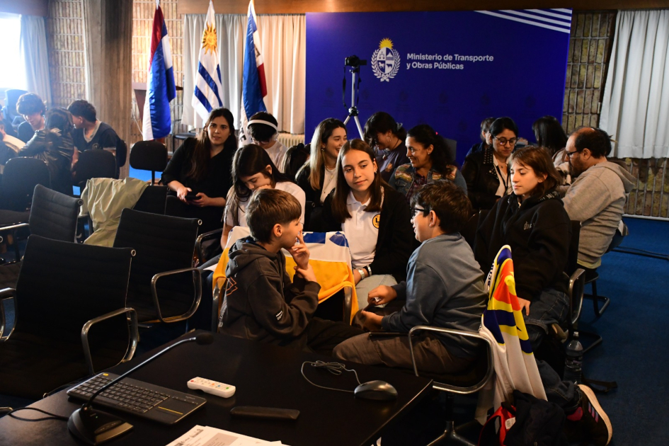 Estudiantes de Salto ganaron la 8ª edición del concurso gvSIG Batoví Actividad de cierre del concurso gvSIG Batoví