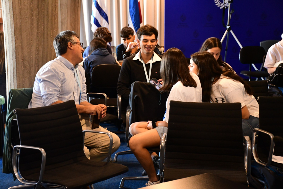 Estudiantes de Salto ganaron la 8ª edición del concurso gvSIG Batoví Actividad de cierre del concurso gvSIG Batoví