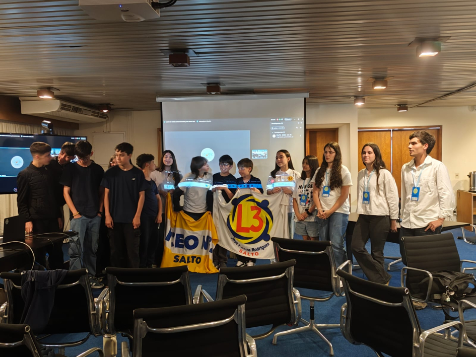 Estudiantes de Salto ganaron la 8ª edición del concurso gvSIG Batoví Actividad de cierre del concurso gvSIG Batoví