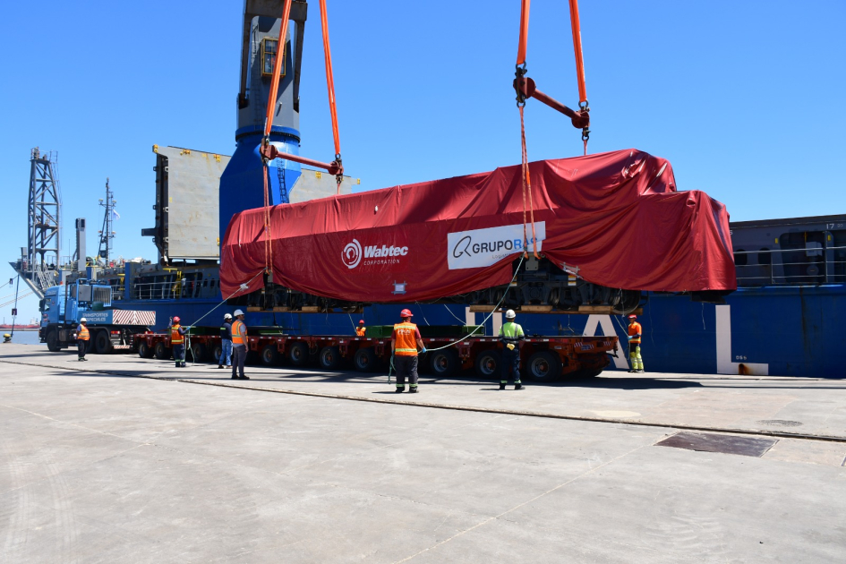 El puerto de Montevideo recibió las primeras tres locomotoras que integrarán la flota del Grupo RAS