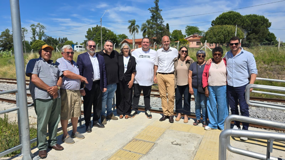 Recorrida por Canelones, zonas por las que atraviesa el Ferrocarril Central. Recorrida por Canelones, zonas por las que atraviesa el Ferrocarril Central.