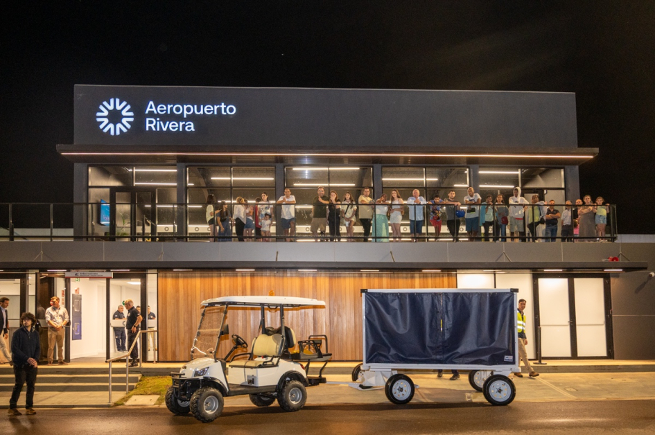 vuelo inaugural de la nueva ruta doméstica entre Montevideo y Rivera. vuelo inaugural de la nueva ruta doméstica entre Montevideo y Rivera.