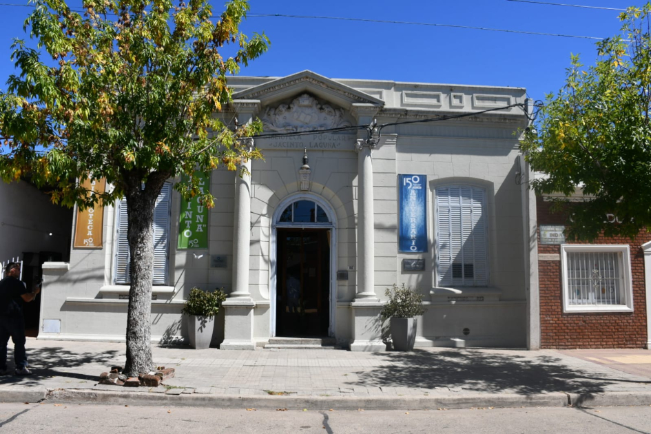 Firma de convenio entre MTOP y Biblioteca Popular "Jacinto Luna" Firma de convenio entre MTOP y Biblioteca Popular "Jacinto Luna"
