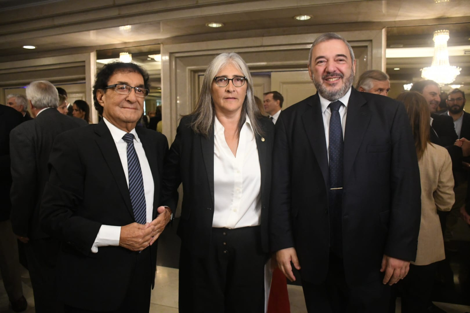 La ministra de Transporte y Obras Públicas, Lucía Etcheverry, presentó en la Asociación de Dirigente