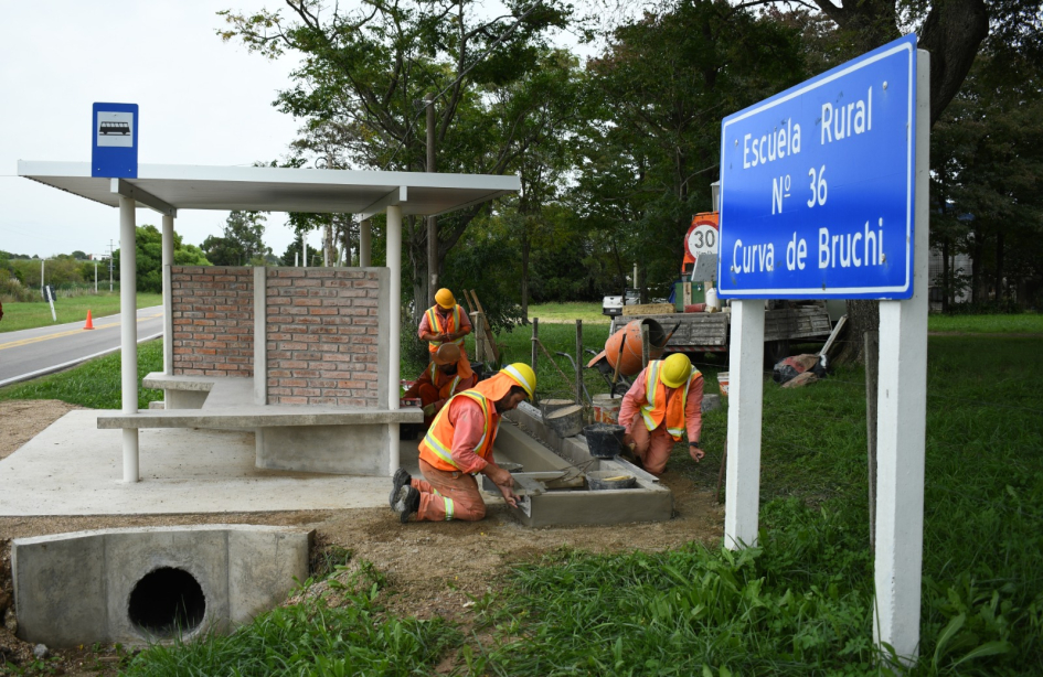 Más seguridad en rutas: 54 nuevas garitas para usuarios del transporte público
