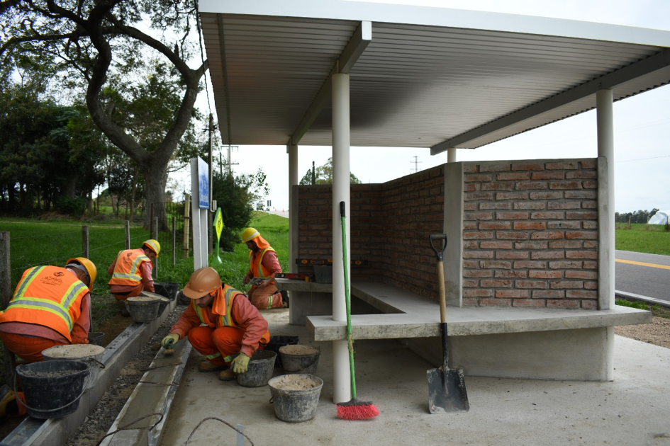 Más seguridad en rutas: 54 nuevas garitas para usuarios del transporte público