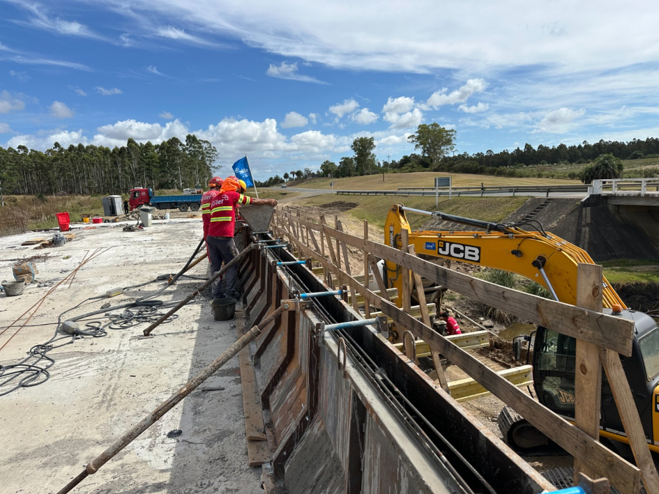 Los nuevos puentes sobre los arroyos Solís Grande y Sarandí superan el 90% de avance