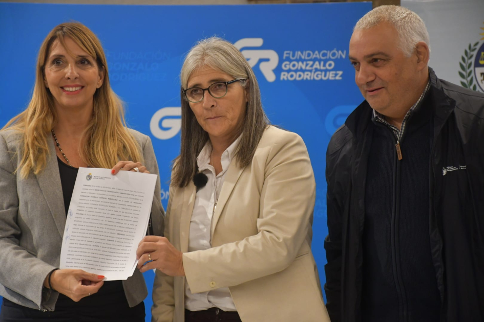 Convenio entre el MTOP y la Fundación Gonzalo “Gonchi” Rodríguez fortalecerá acciones de educación y Convenio entre el MTOP y la Fundación Gonzalo “Gonchi” Rodríguez fortalecerá acciones de educación y