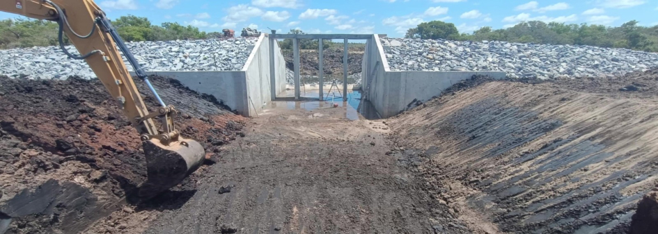 Obra “Compuertas y Canal Laguna Negra” alcanza un 76% de avance