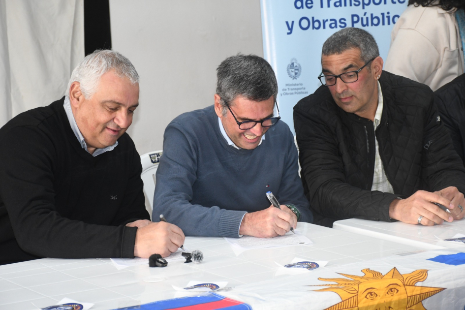 Firma de convenio social Club Rodó Paysandú