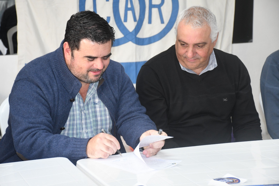 Firma de convenio social Club Rodó Paysandú