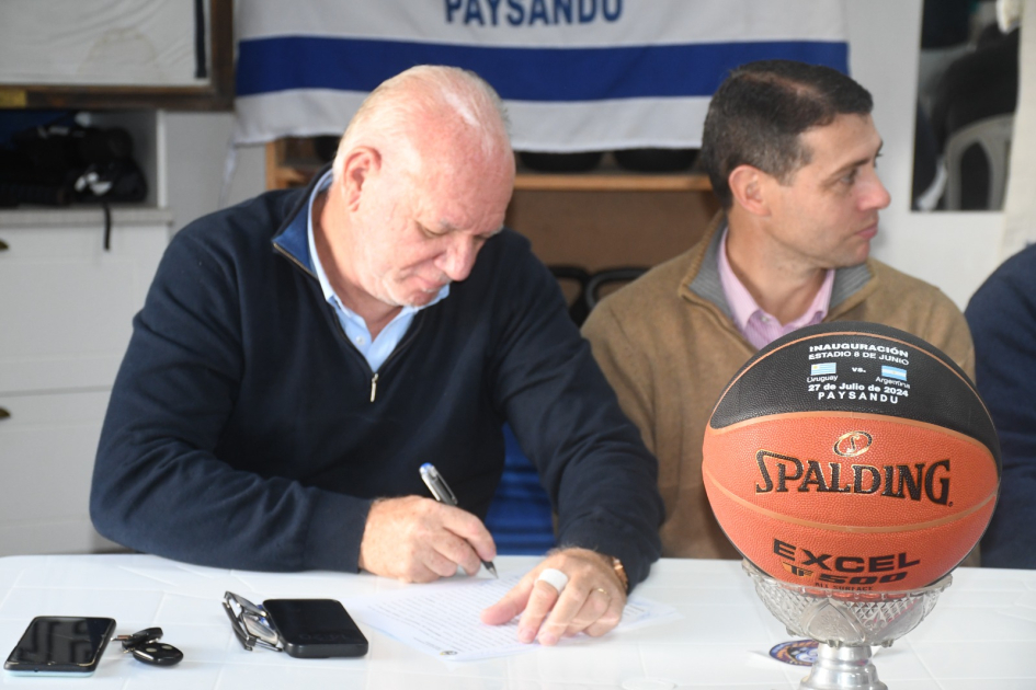 Firma de convenio social Club Rodó Paysandú