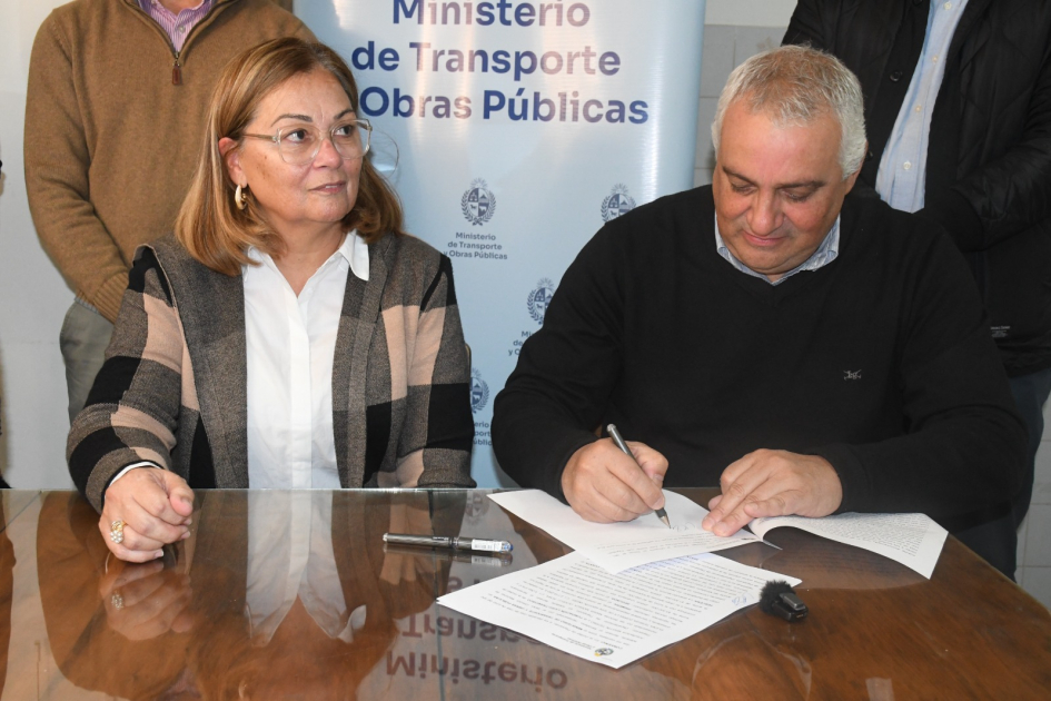 Firma de convenio social con Liceo Francisco Paysandú