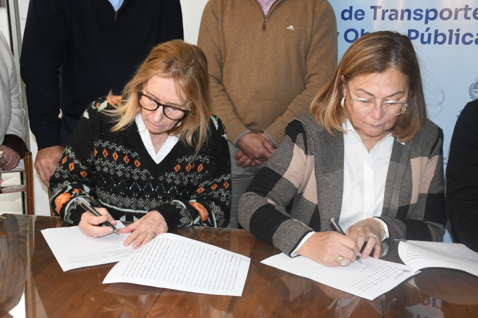 Firma de convenio social con Liceo Francisco Paysandú