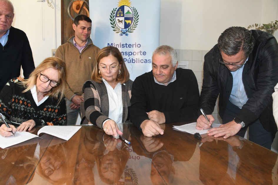 Firma de convenio social con Liceo Francisco Paysandú