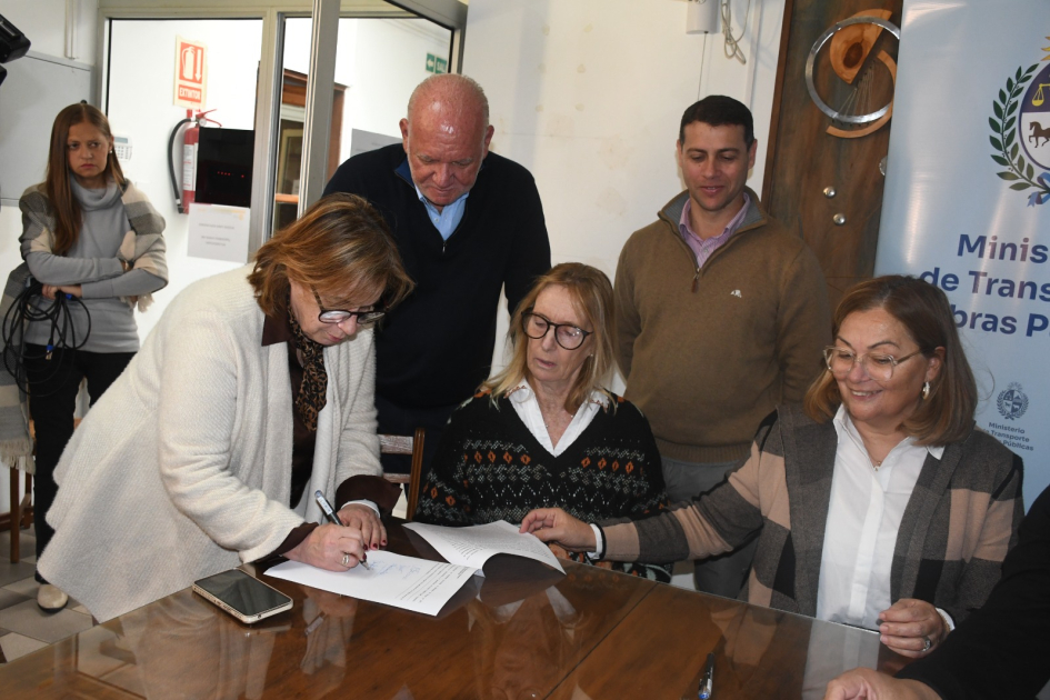 Firma de convenio social con Liceo Francisco Paysandú
