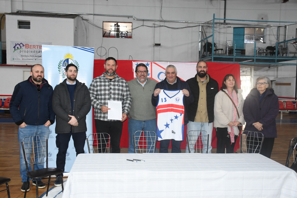 Firma de convenio social Club N. de Basketball Fray Bentos