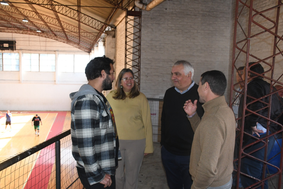 Firma de convenio social Club Touring Paysandú