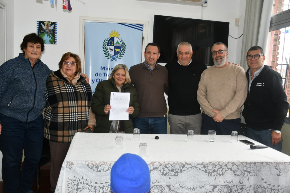 Firma de convenio social con Club de Niños CEVIUR Infantil 