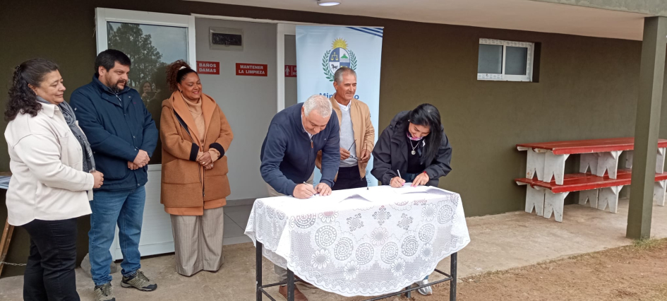 Firma de convenio social en Misiones F.C. y Club Zorrilla