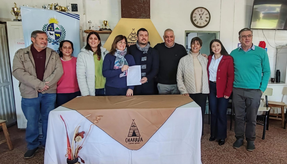 Firma de convenio social Apoyo a los Centros Educativos Integrados de Isidoro Noblia Firma de convenio social Apoyo a los Centros Educativos Integrados de Isidoro Noblia