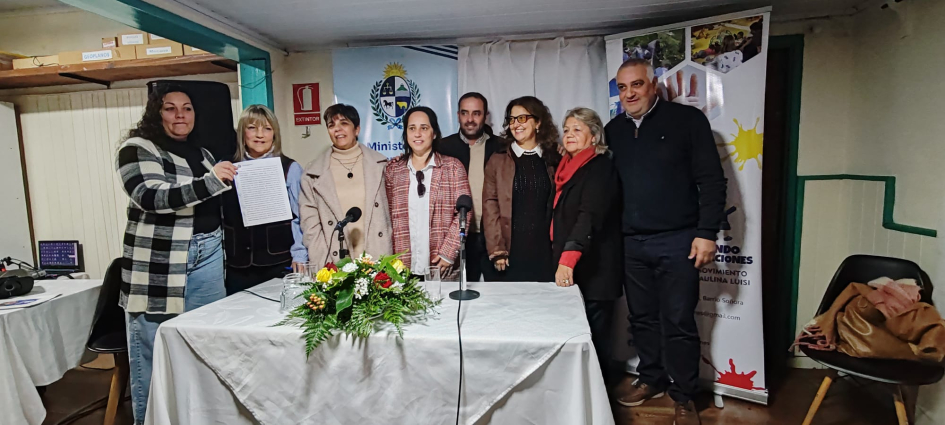 Firma de convenio social con Caif Uniendo Generaciones en Melo Firma de convenio social con Caif Uniendo Generaciones en Melo