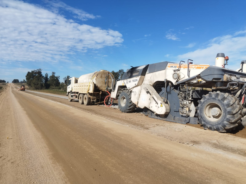 Se ejecutan obras de rehabilitación y ensanche de la Ruta 26 