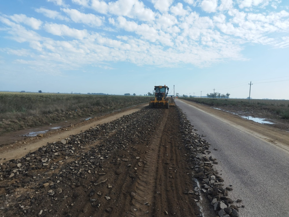 Se ejecutan obras de rehabilitación y ensanche de la Ruta 26 