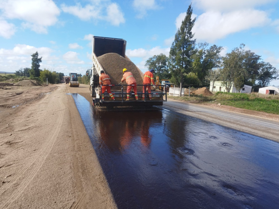 Se ejecutan obras de rehabilitación y ensanche de la Ruta 26 