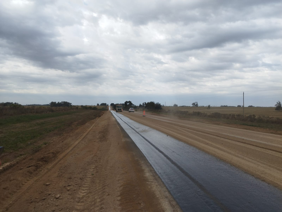 Se ejecutan obras de rehabilitación y ensanche de la Ruta 26 
