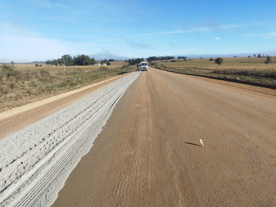 Se ejecutan obras de rehabilitación y ensanche de la Ruta 26 