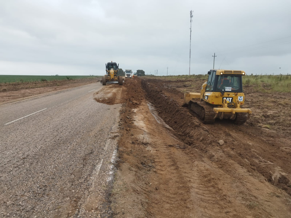 Se ejecutan obras de rehabilitación y ensanche de la Ruta 26 