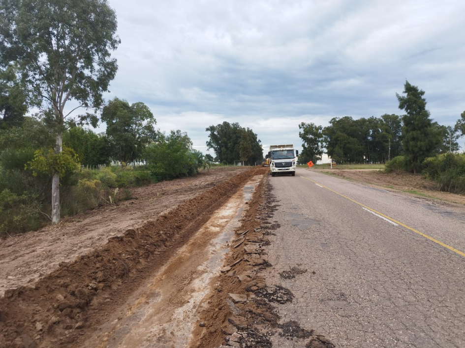 Se ejecutan obras de rehabilitación y ensanche de la Ruta 26 