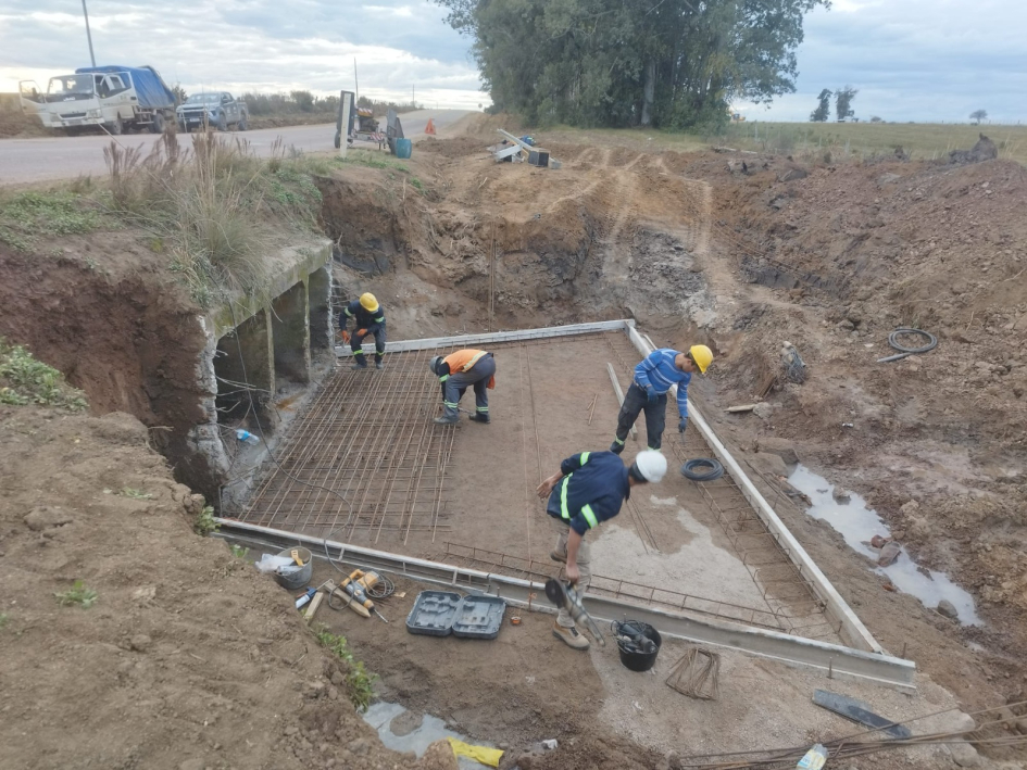 Se ejecutan obras de rehabilitación y ensanche de la Ruta 26 