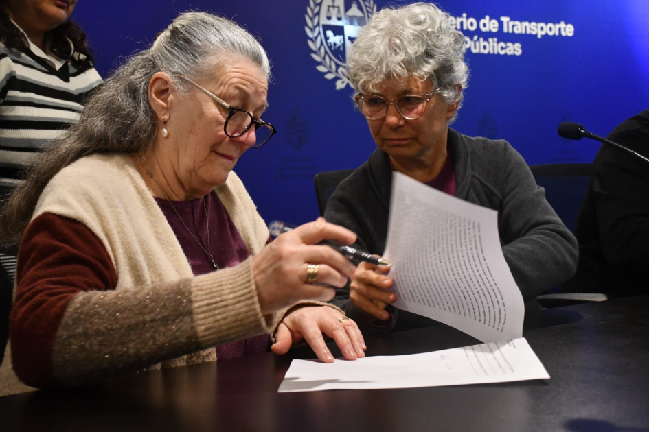 MTOP suscribió cinco convenios sociales con instituciones de Montevideo MTOP suscribió cinco convenios sociales con instituciones de Montevideo