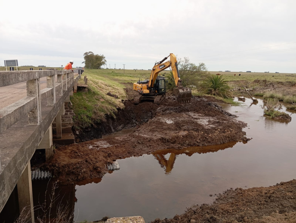 Inicia la reparación del puente sobre el Cda. Las Tunas, en Salto Inicia la reparación del puente sobre el Cda. Las Tunas, en Salto